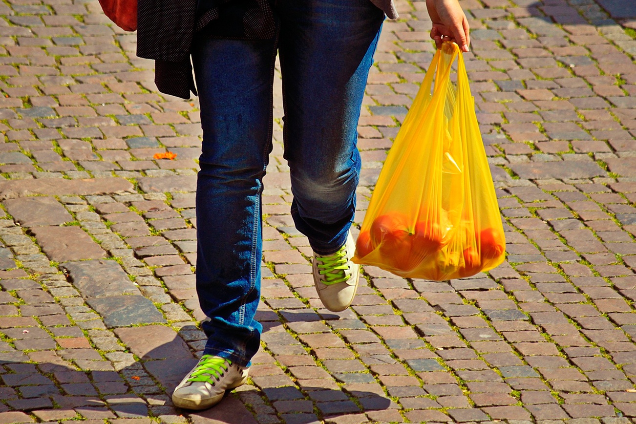 County bans single-use plastic bags