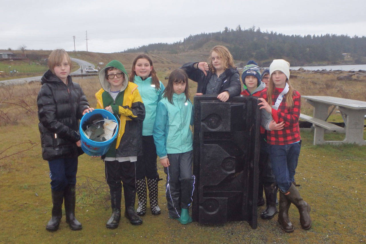 Staff photo/Hayley Day                                Spring Sprinter International School students clean marine debris from beaches.