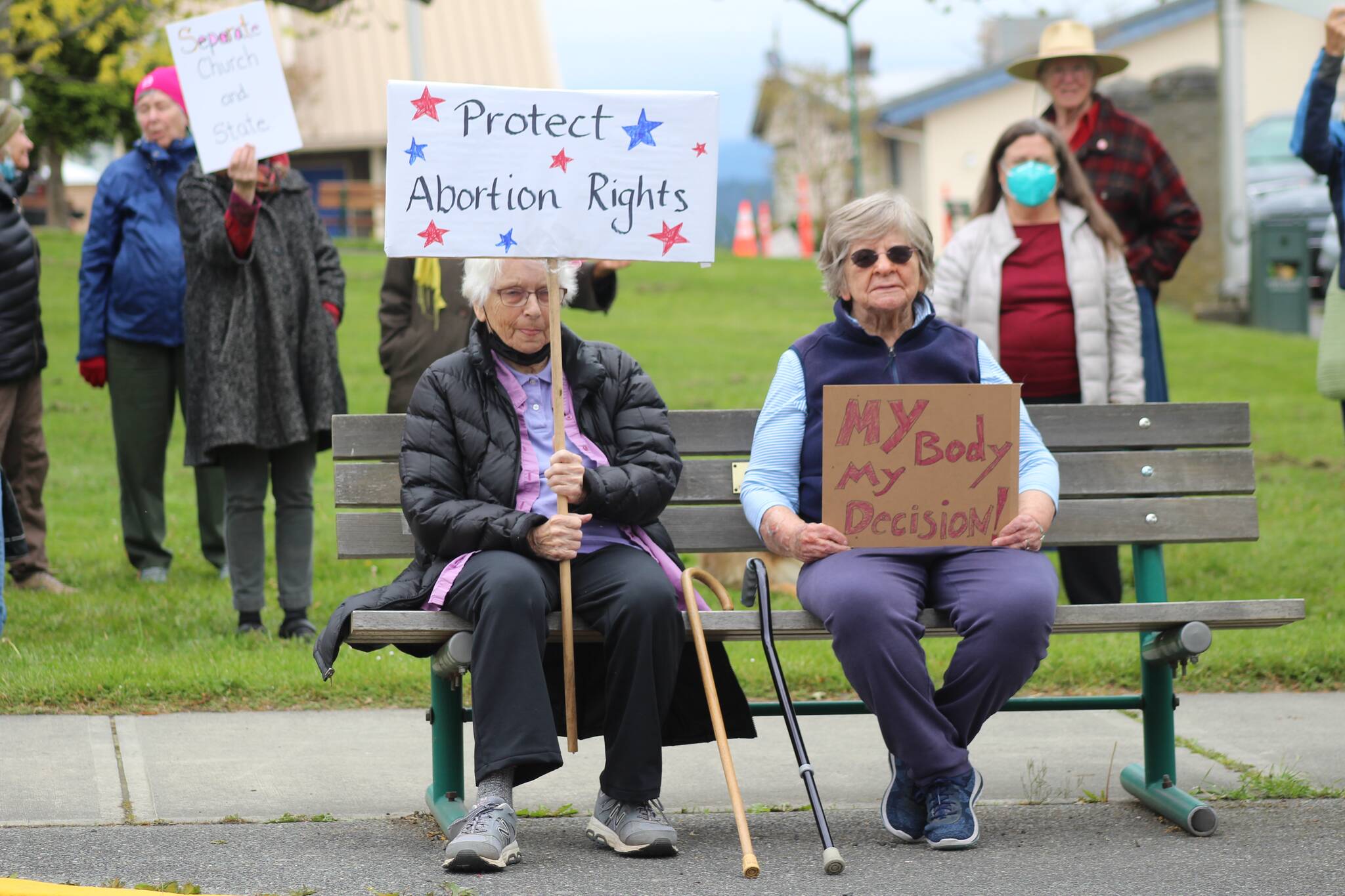 Heather Spaulding / Staff photo
Louise Dustrude sits with friend Lee Sturdivant outside the courthouse during a protest after Roe v Wade was overturned.